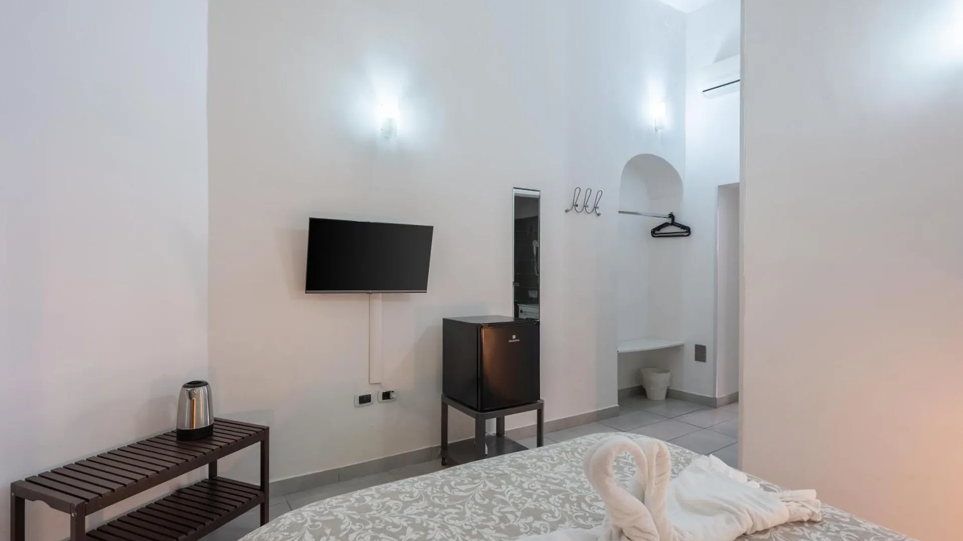 Nina Suites Naples Guest house